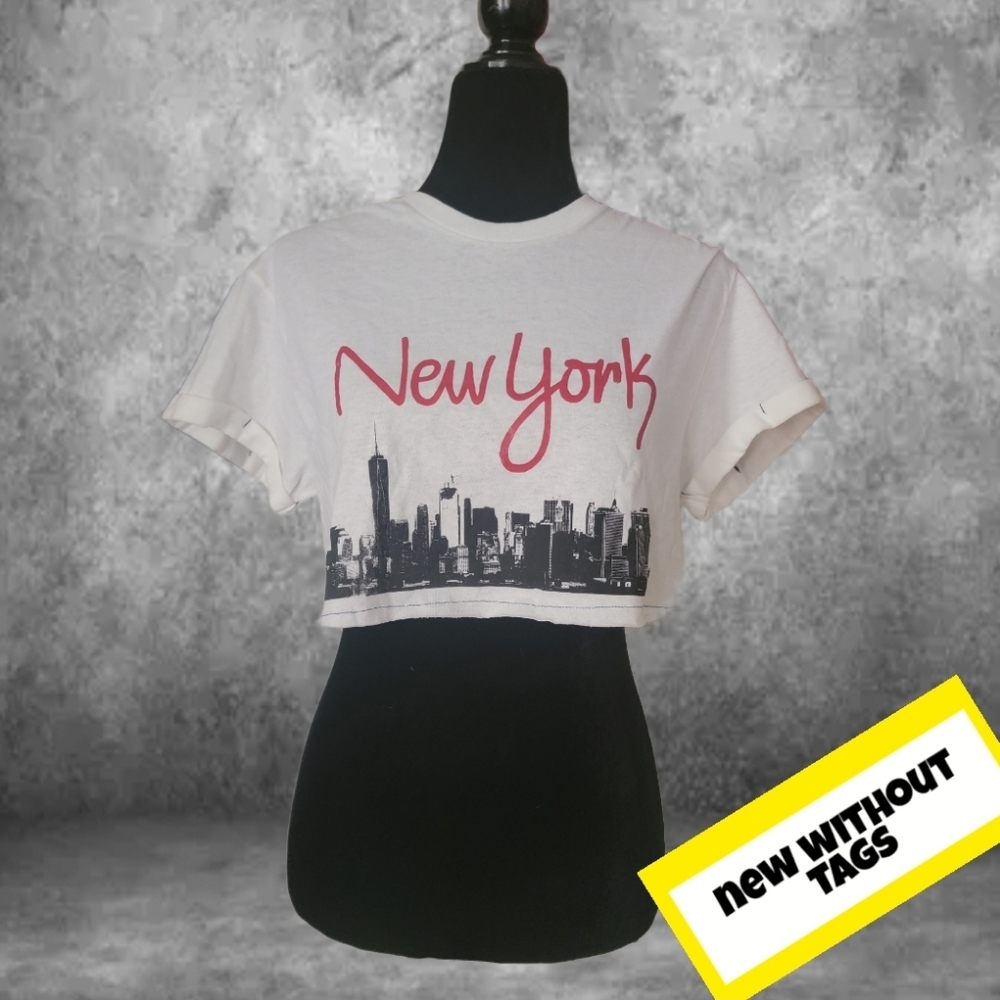NWOT/ NEEMA New York Cropped Top